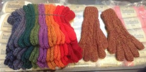 Paket 10 farbige Fingerhandschuhe Alpakawolle Handgestrickt Einheitsgrösse